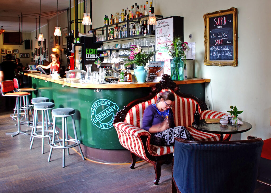 Cafe und Hostel Weltempfänger, Köln-Ehrenfeld