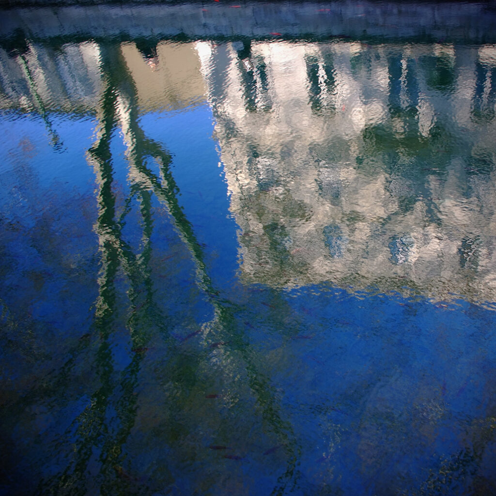 Photography Dreams | South of France photographs - Nimes Wasserspiegelung